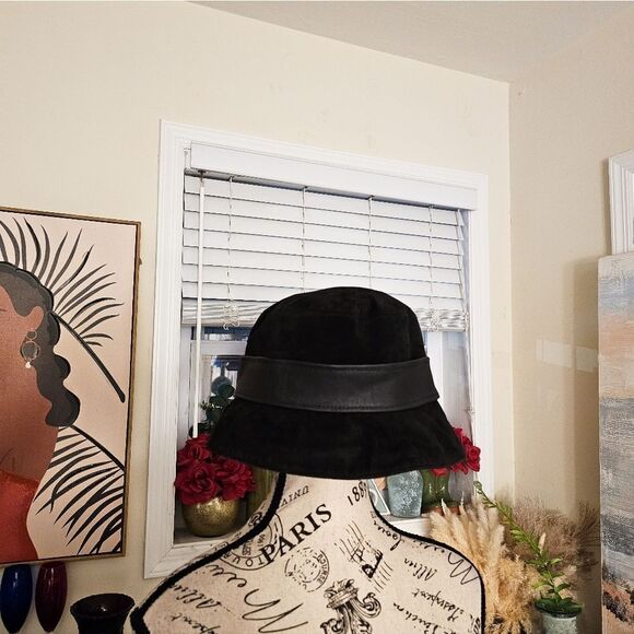 VTG Danier Genuine Suede Unisex Leather Bucket Style Hat. - Picture 10 of 15